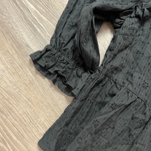 Universal Thread Women's Puff Sleeve Embroidered Ruffle Top - Size Small - NWT - Picture 3 of 9